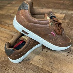 Men’s size 8 leather dress shoe/sneaker